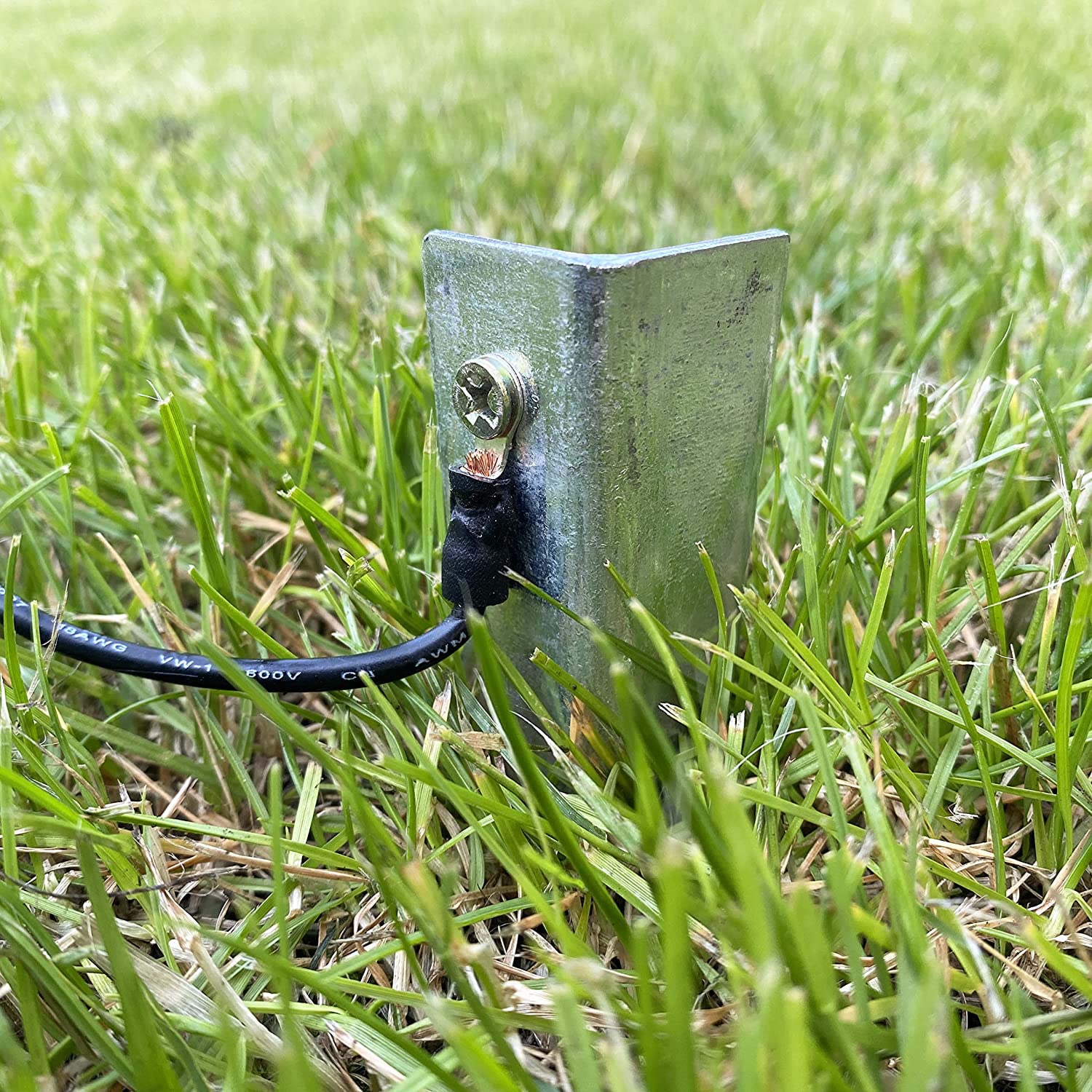 BA80 12v Battery Powered Electric Fence Energiser for Horses 0.6J - 10Km | X-Stop
